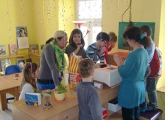 Küken schlüpfen im Kinderhort Vilsbiburg